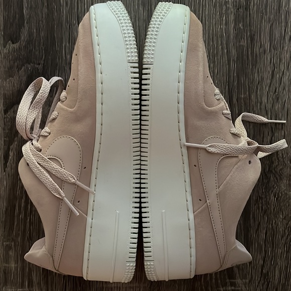 Nike Air Force 1 Sage Low, size 8 - Picture 3 of 7